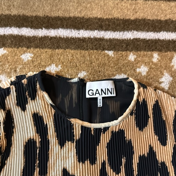 On trend chic Animal blouse - Picture 2 of 4